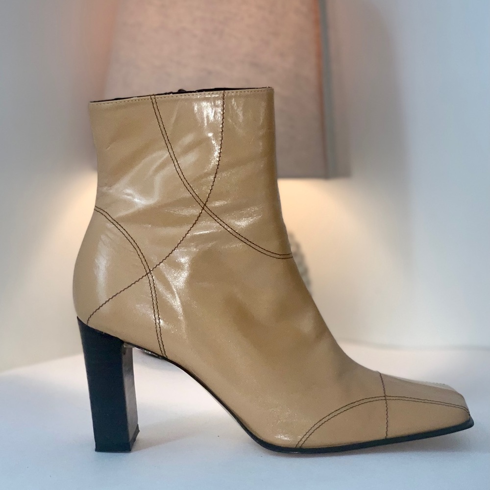 Tan Coup d’etat Boots